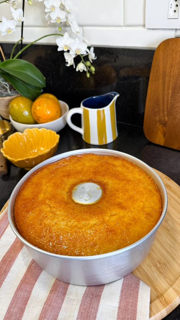 Bolo de laranja com calda, receita de Tálita Kobs