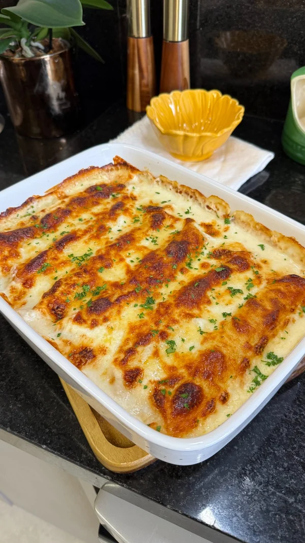 Panqueca com carne e molho branco, receita de Tálita Kobs