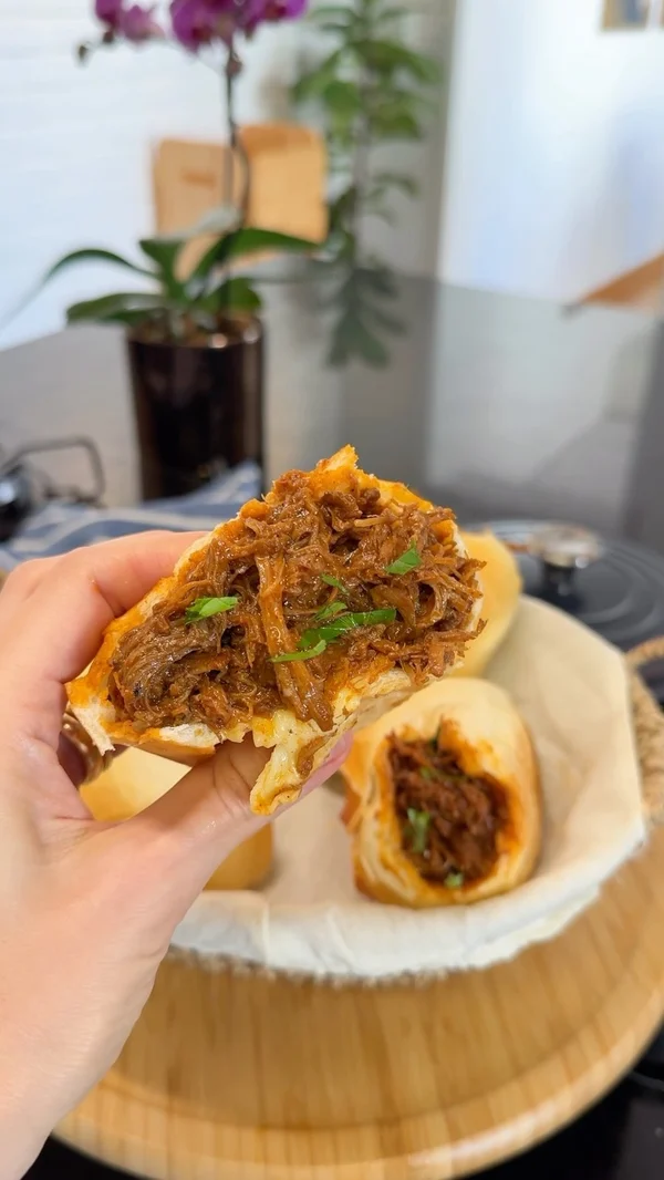 Sanduíche de carne louca, receita de Tálita Kobs